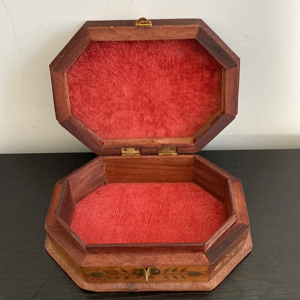 Cute Jamaica Jewelry Box